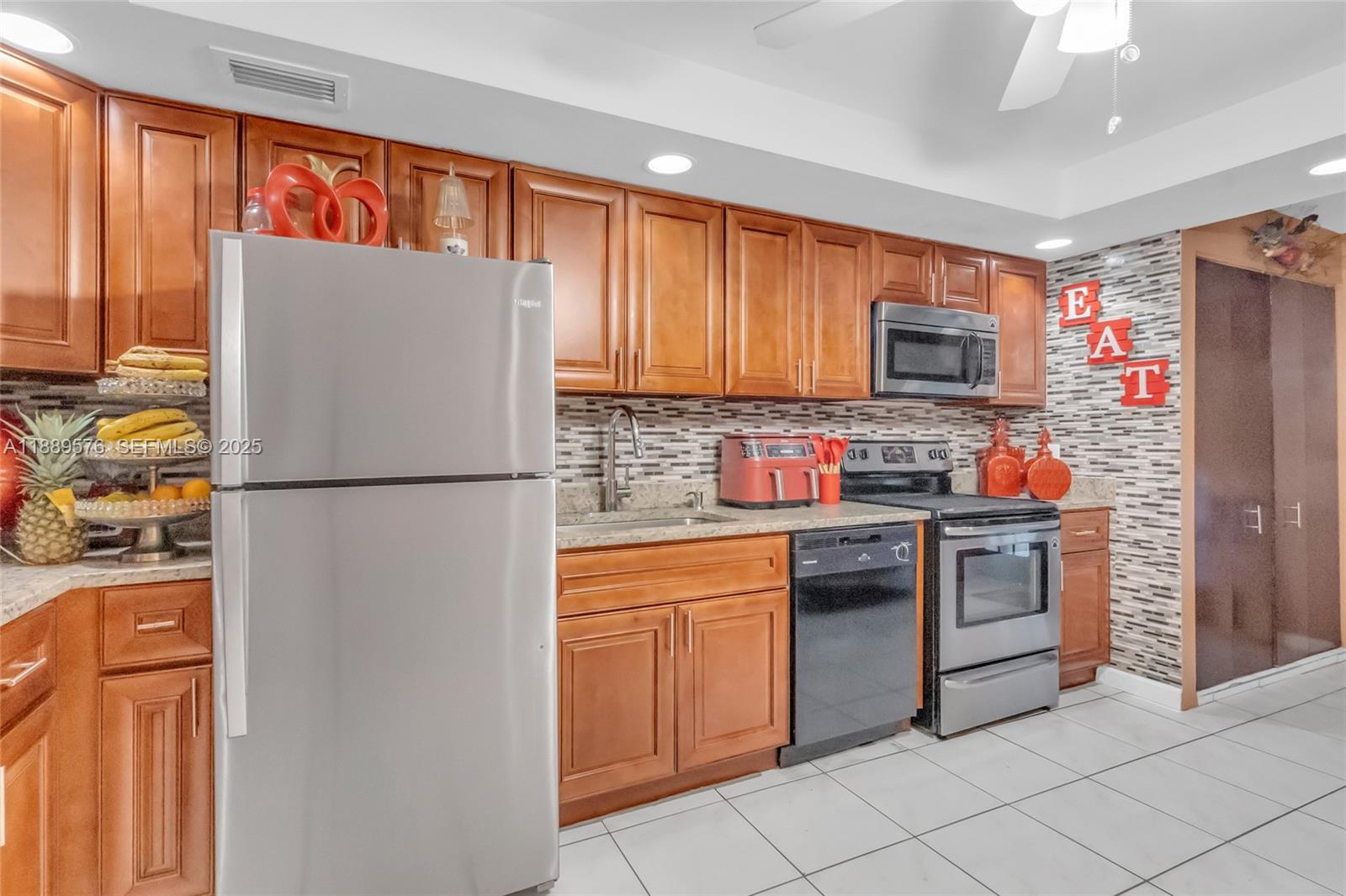 830 East 12th Place Hialeah, FL 33010 - Photo 6 of 9