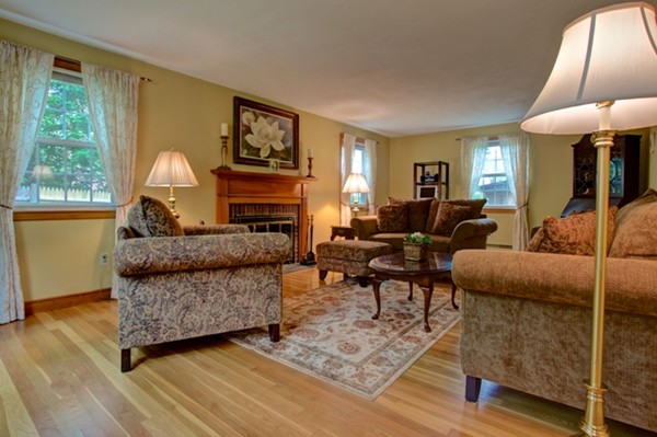 1324 Old Worcester Road Framingham, MA 01701 - Photo 8 of 29 Gallery Image 8