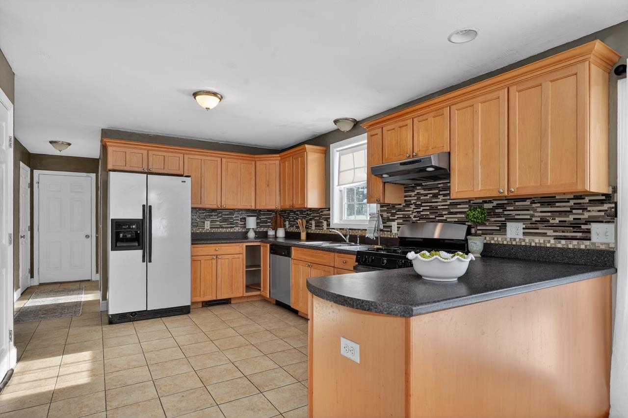 48 Greenleaf Street Manchester, NH 03103 - Photo 12 of 30