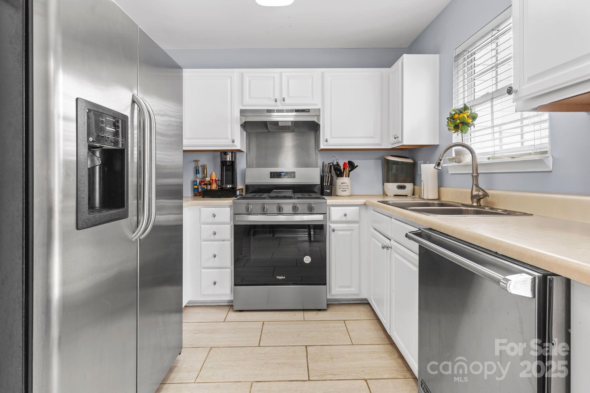 11643 Retriever Way Charlotte, NC 28269 - Photo 7 of 21 a kitchen with a stove sink and refrigerator