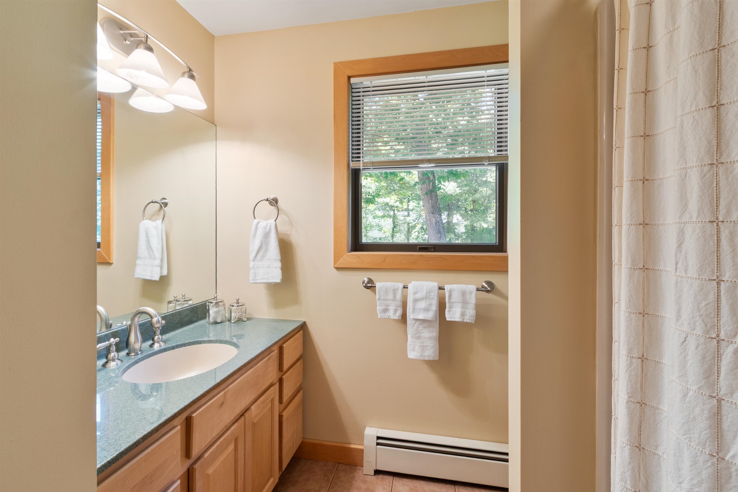 6 Weston Street Derry, NH 03038 - Photo 33 of 60