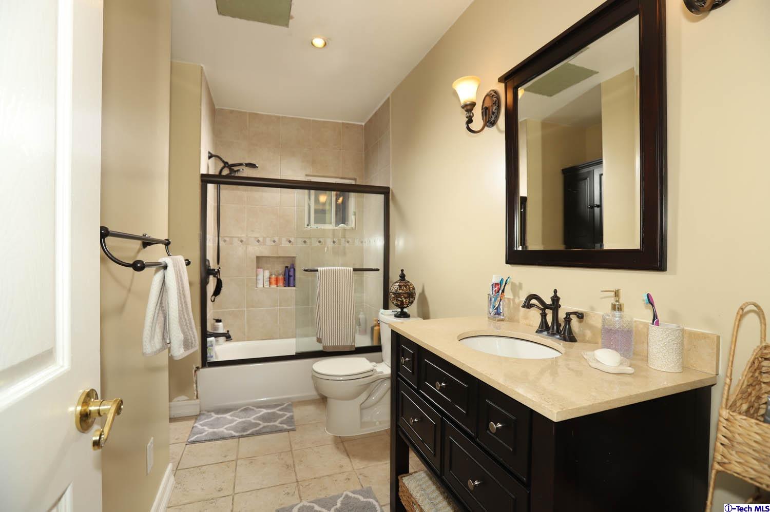 1027 West Kenneth Road Glendale, CA 91202 - Photo 14 of 31