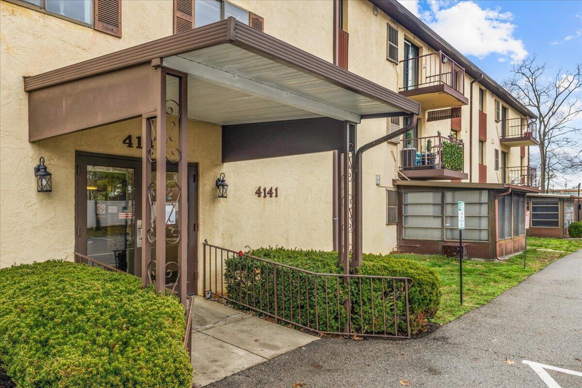 4141 Karl Road, Unit 310 Columbus, OH 43224 - Photo 2 of 25 Entrance to Building