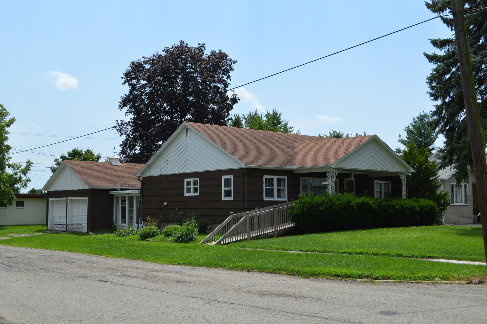 401 West 3rd Street Spring Valley, IL 61362 - Photo 1 of 4 a front view of a house with a garden