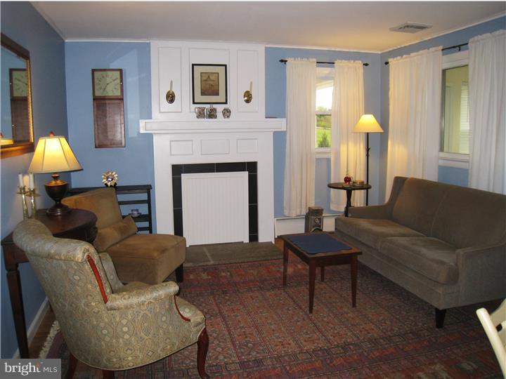 2763 Township Line Road Norristown, PA 19403 - Photo 8 of 20 Living Room