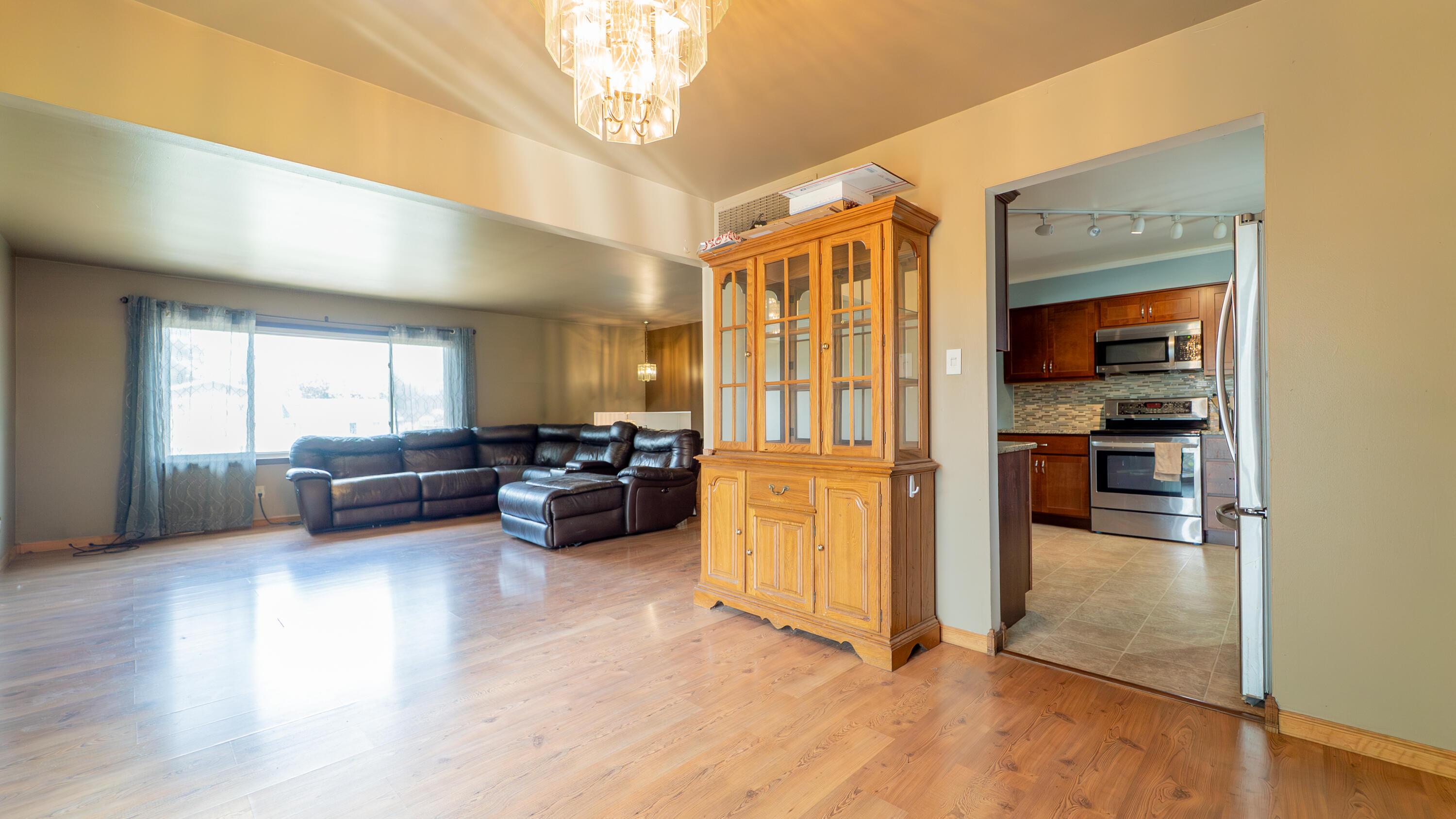 2008 Sir Richard Road Schererville, IN 46375 - Photo 5 of 24 a living room with furniture and a chandelier