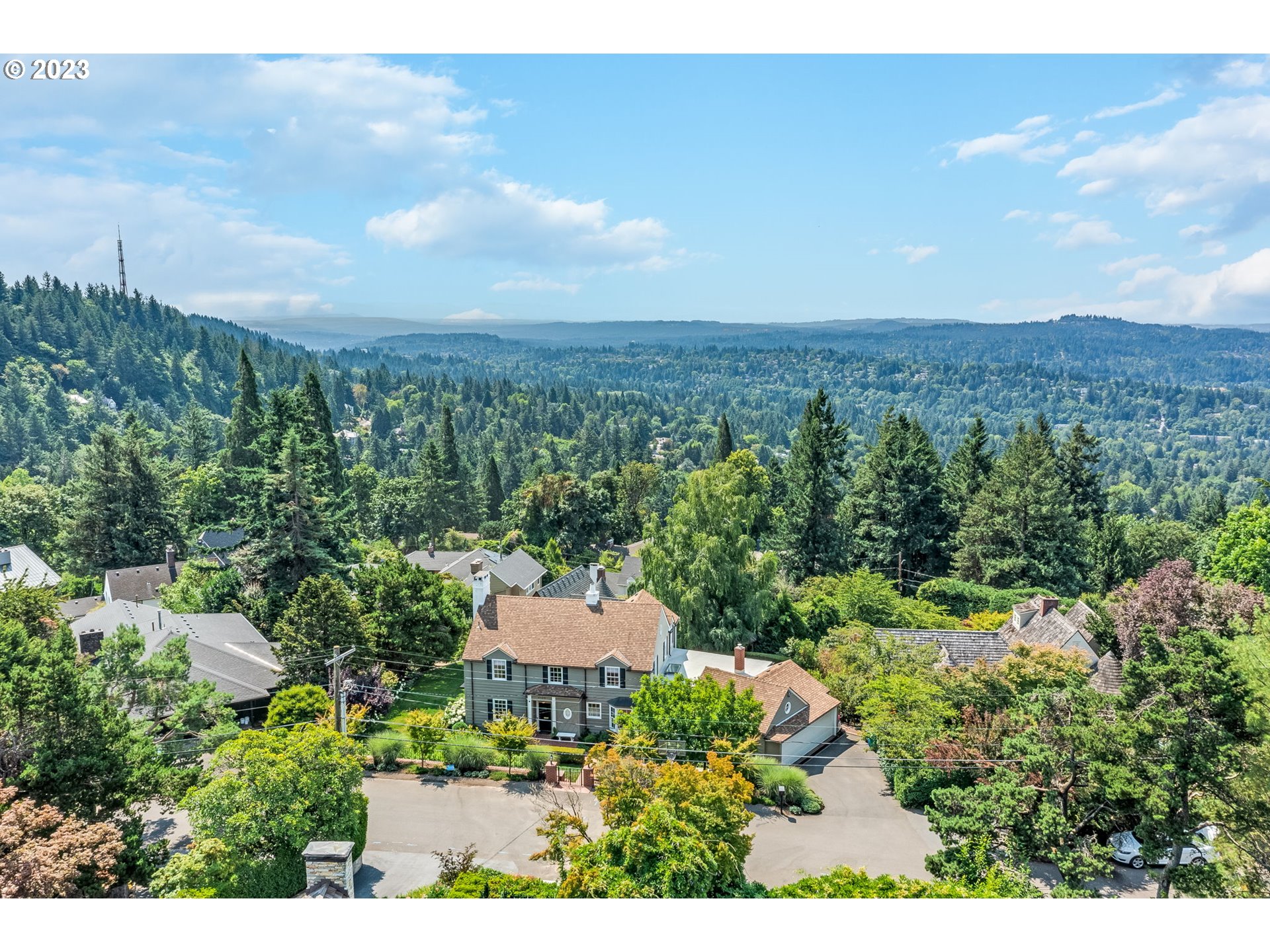 4129 Southwest Greenleaf Court Portland, OR 97221 - Photo 48 of 48 a view of a city with lush green forest