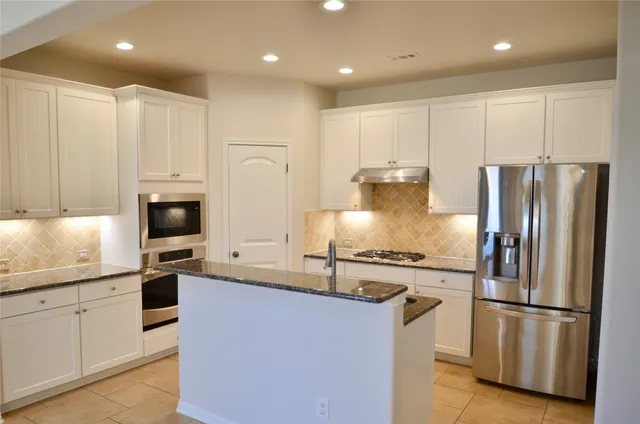 $3,000 | 9617 Solana Vista Loop, Unit A, Austin, TX 78750