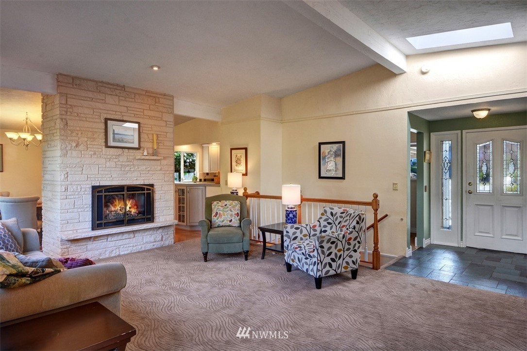 7515 Ridge Way Edmonds, WA 98026 - Photo 3 of 24 Gallery Image 3