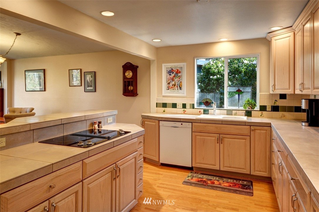 7515 Ridge Way Edmonds, WA 98026 - Photo 6 of 24 Gallery Image 6