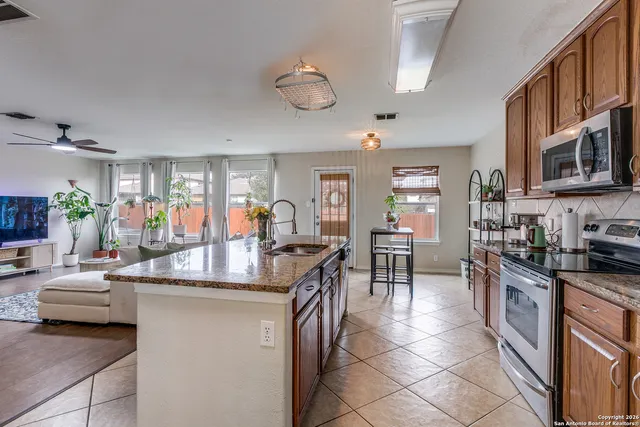 $309,900 | 204 Canyon Vista, Cibolo, TX 78108