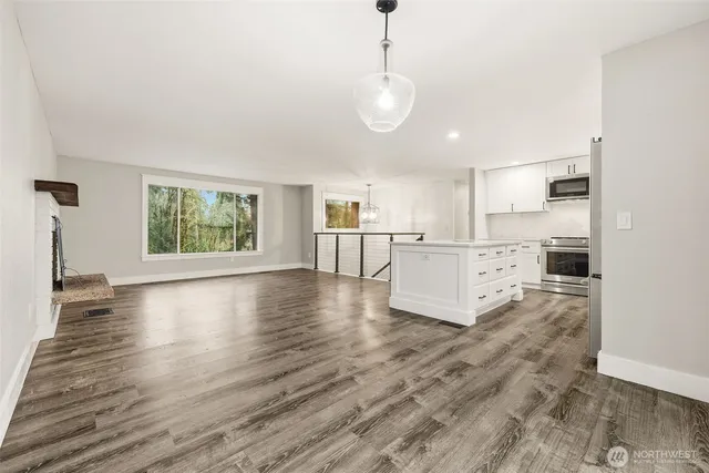 $4,300 | 1307 251st Avenue Southeast, Sammamish, WA 98075