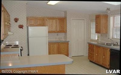 23 Walnut Road Gilbert, PA 18331 - Photo 4 of 10