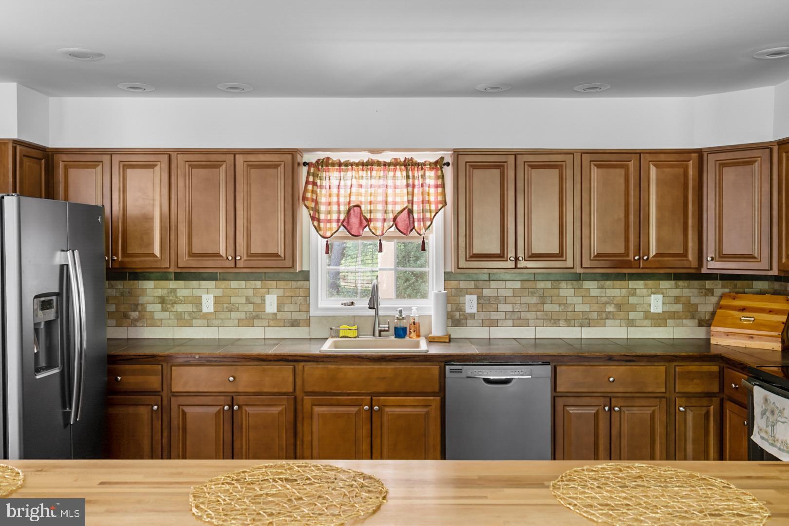 25808 Anderson Corner Road Georgetown, DE 19947 - Photo 14 of 37 Kitchen area with breakfast bar