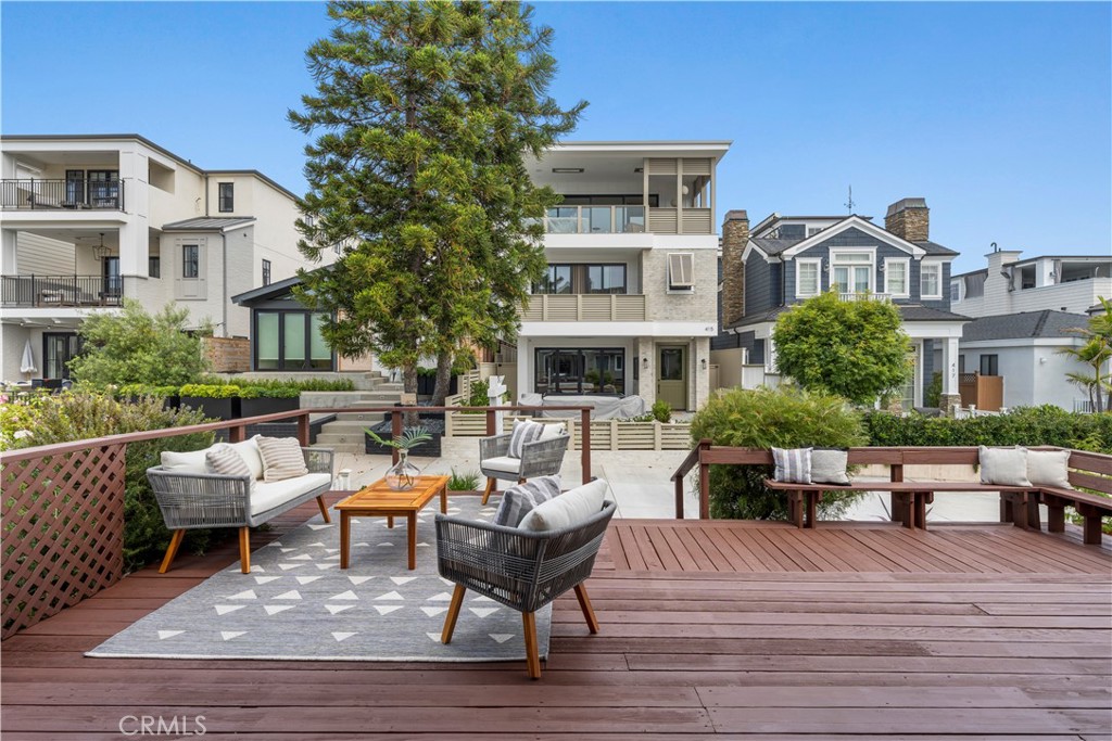 412 5th Street Manhattan Beach, CA 90266 - Photo 4 of 44 a view of a house with yard and sitting area