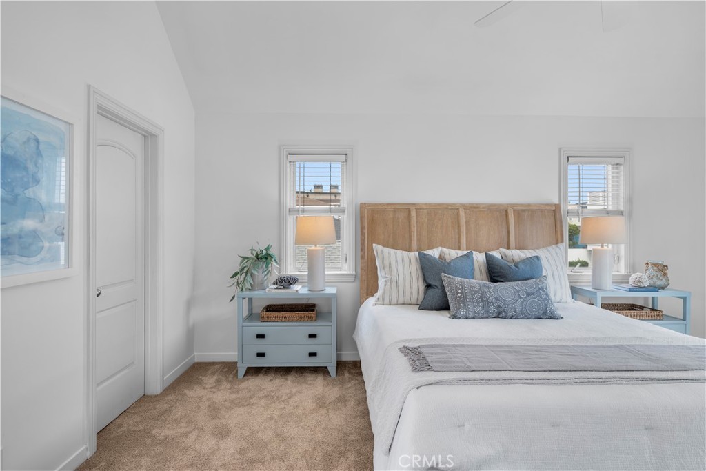 412 5th Street Manhattan Beach, CA 90266 - Photo 41 of 44 a bedroom with a bed and a window