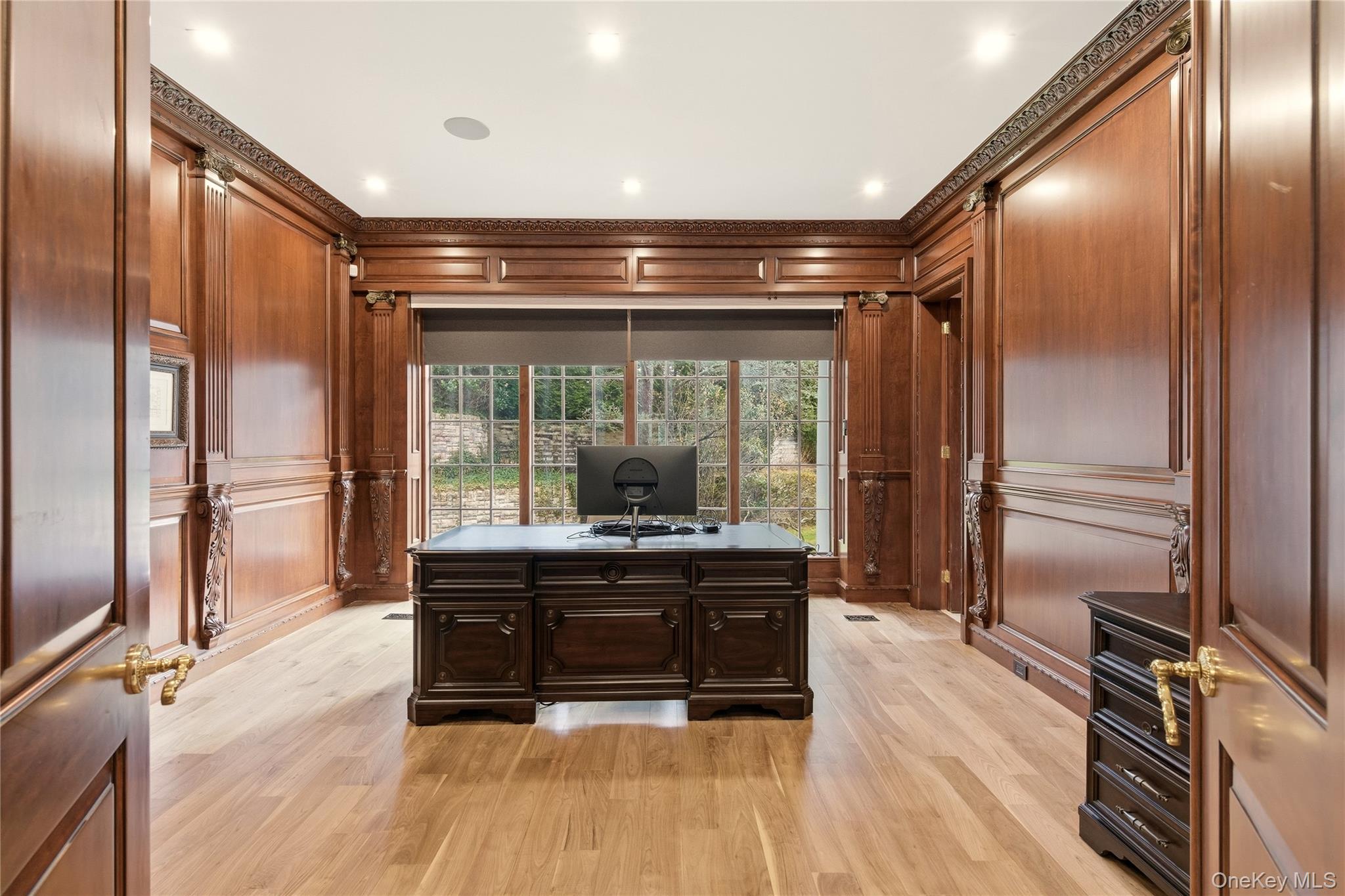 55 Coves Run Syosset, NY 11791 - Photo 23 of 50 a room with granite countertop a refrigerator and furniture