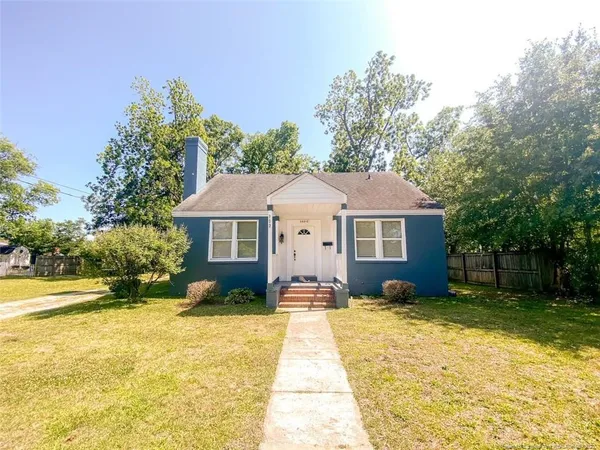 $1,250 | 302 East 13th Street, Lumberton, NC 28358