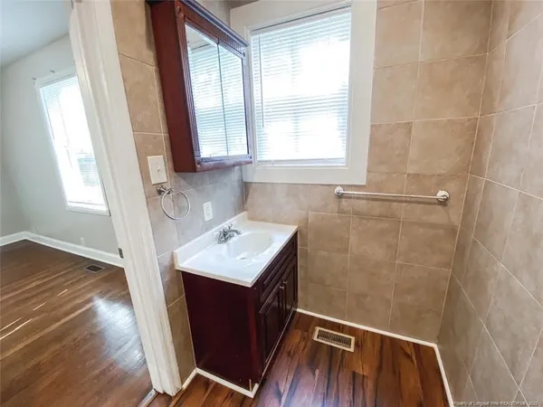 $1,250 | 302 East 13th Street, Lumberton, NC 28358