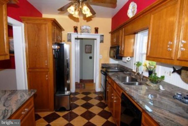 6821 Little Falls Road Arlington, VA 22213 - Photo 8 of 29 Kitchen