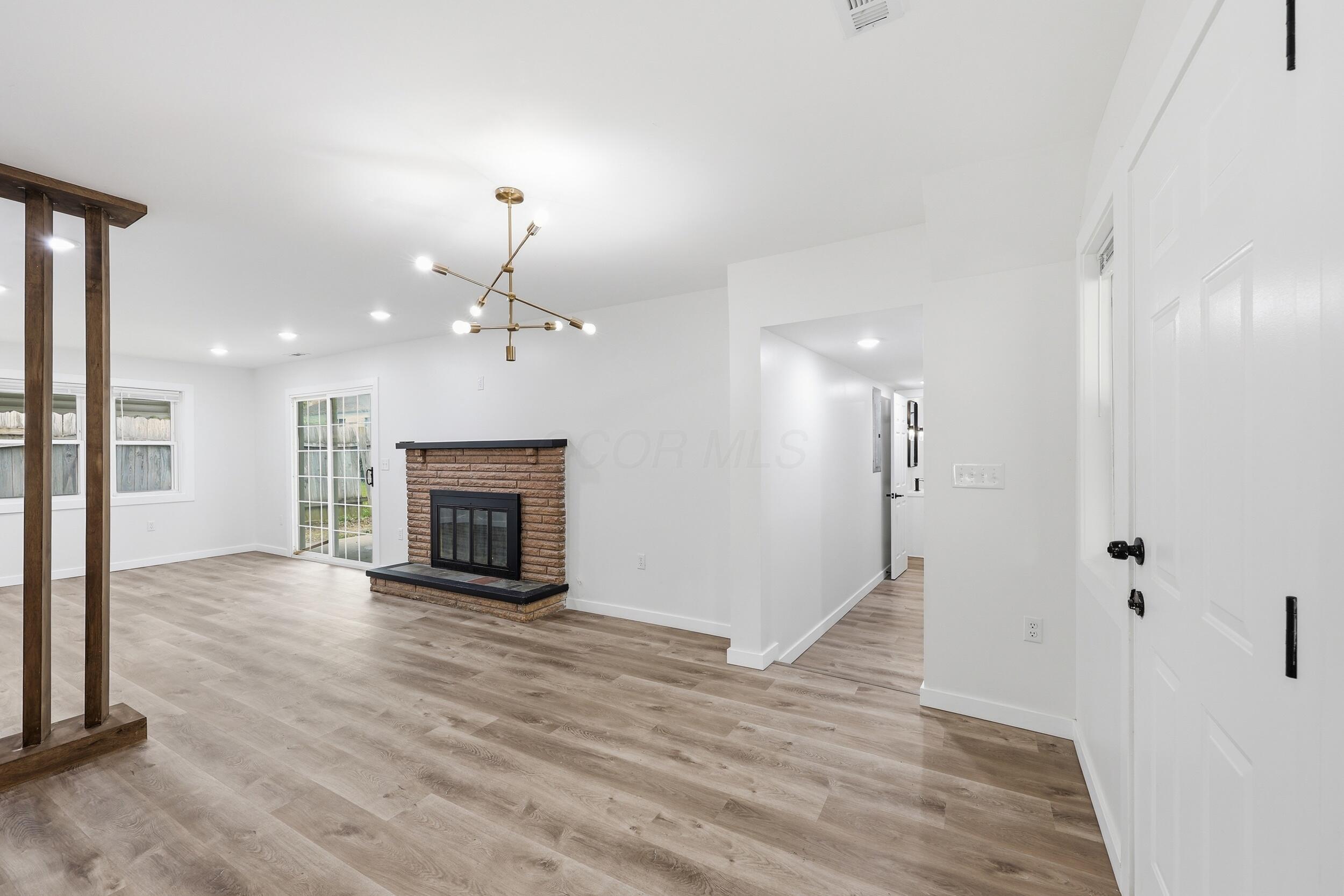 2386 Lindale Road Columbus, OH 43224 - Photo 25 of 31 Dining area