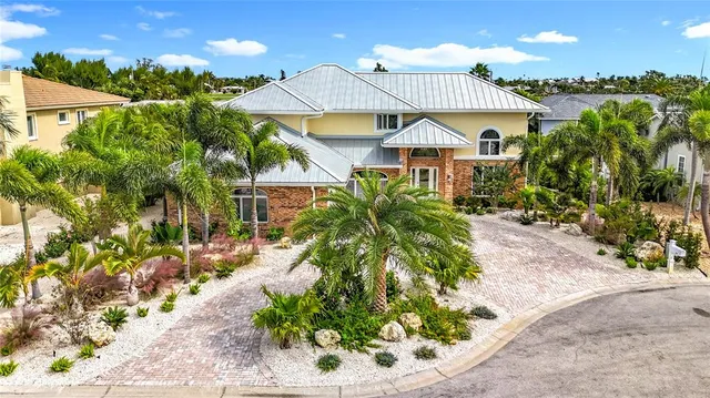$2,485,000 | 620 North Point Drive, Holmes Beach, FL 34217