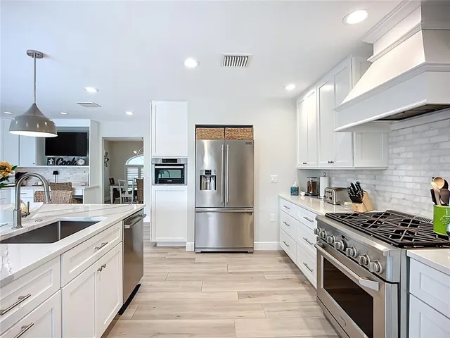 $2,485,000 | 620 North Point Drive, Holmes Beach, FL 34217