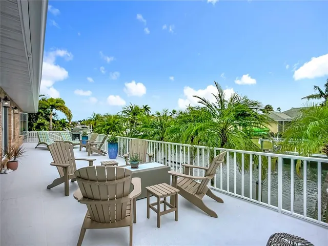 $2,485,000 | 620 North Point Drive, Holmes Beach, FL 34217