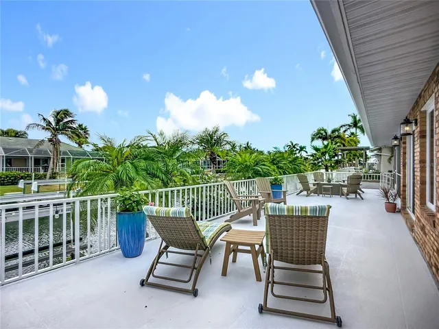 $2,485,000 | 620 North Point Drive, Holmes Beach, FL 34217