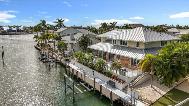 $2,485,000 | 620 North Point Drive, Holmes Beach, FL 34217