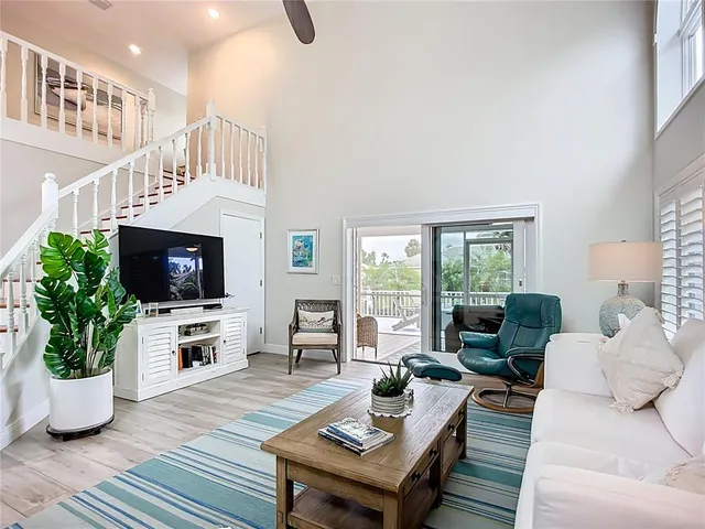 $2,485,000 | 620 North Point Drive, Holmes Beach, FL 34217