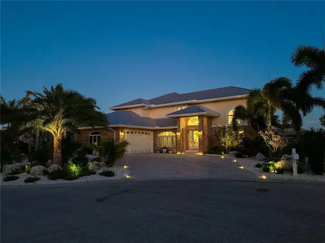 $2,485,000 | 620 North Point Drive, Holmes Beach, FL 34217