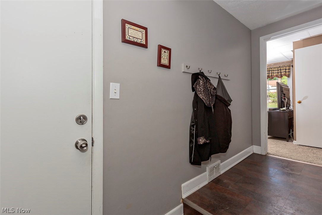 1119 Croyden Road Lyndhurst, OH 44124 - Photo 23 of 35
