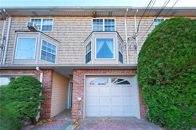 $699,900 | 22 Francine Lane | South New York