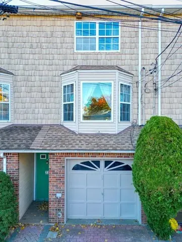 $699,900 | 22 Francine Lane | South New York