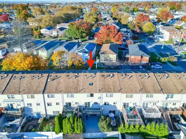 $699,900 | 22 Francine Lane | South New York
