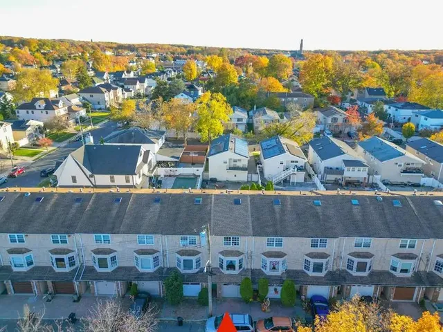 $699,900 | 22 Francine Lane | South New York