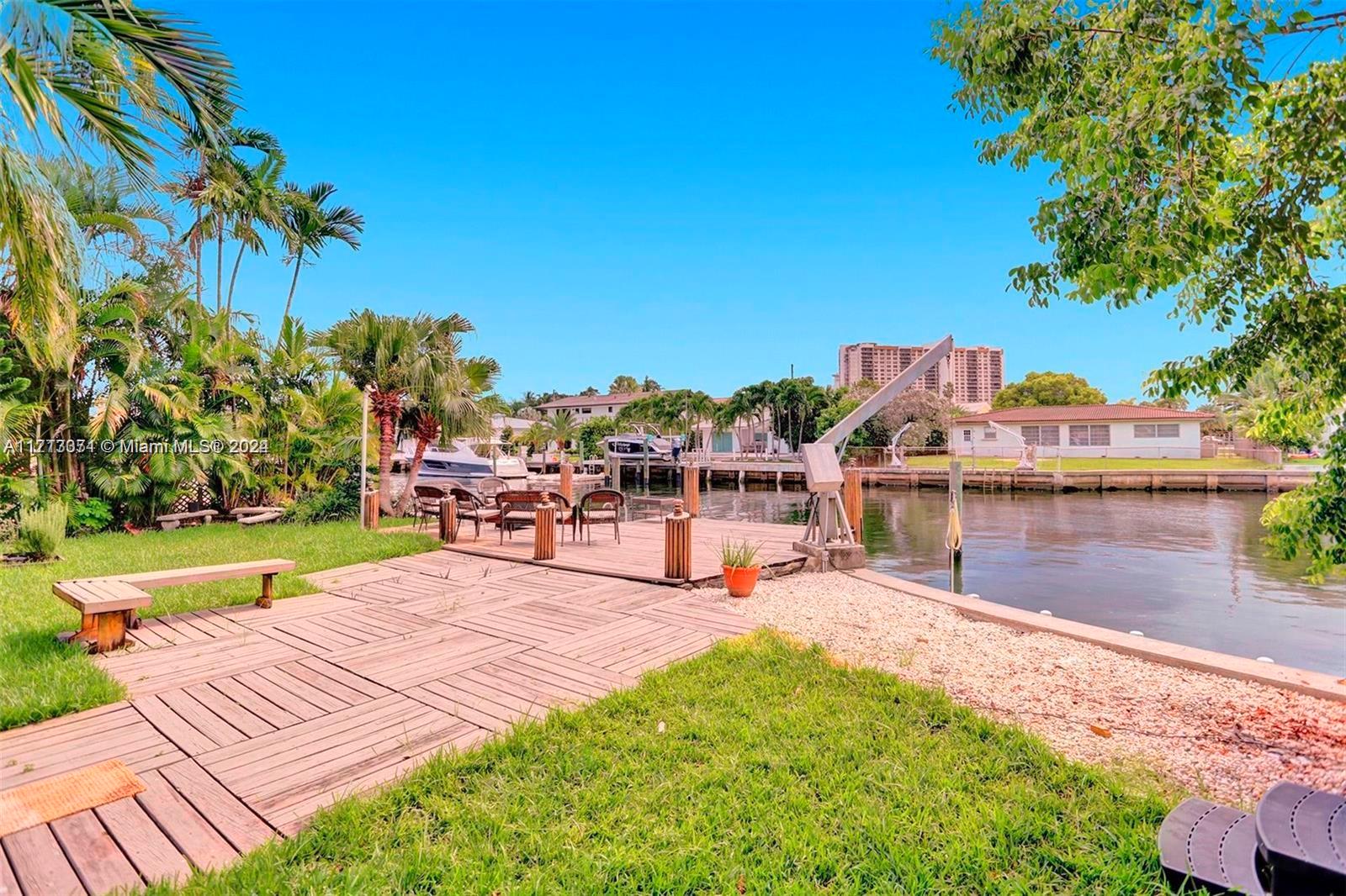 1850 Northeast 118th Road North Miami, FL 33181 - Photo 9 of 22