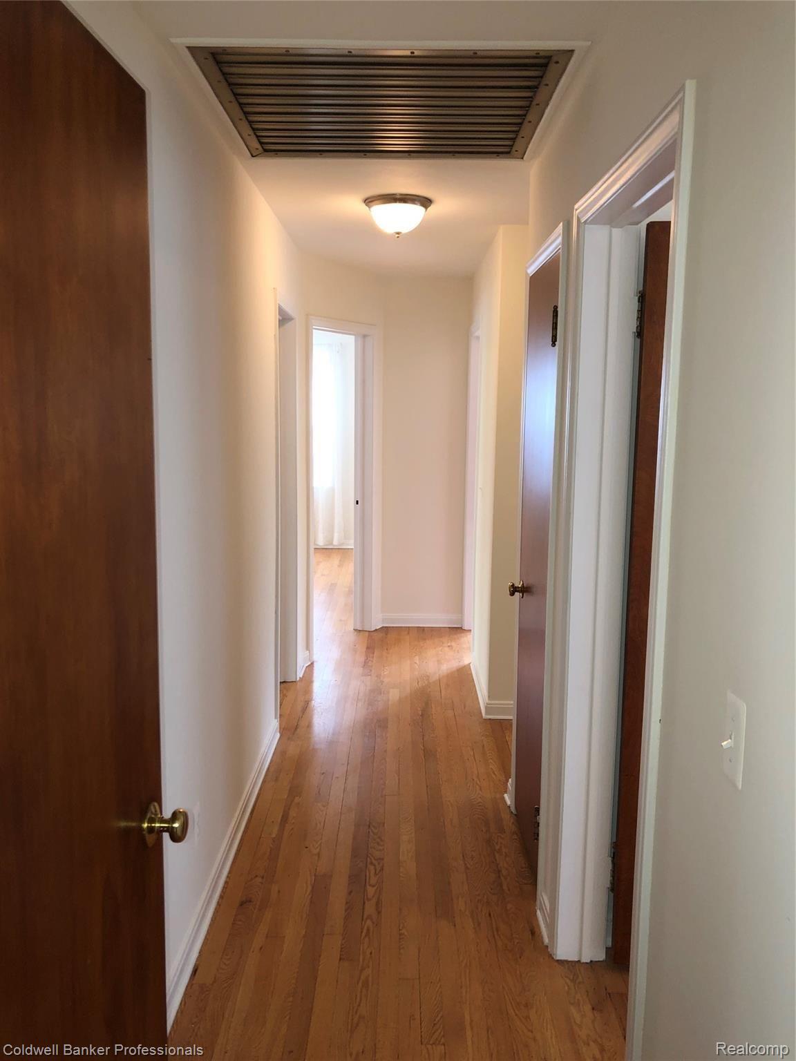 1141 South Renaud Road Grosse Pointe, MI 48236 - Photo 27 of 52 IMG_3455.jpg