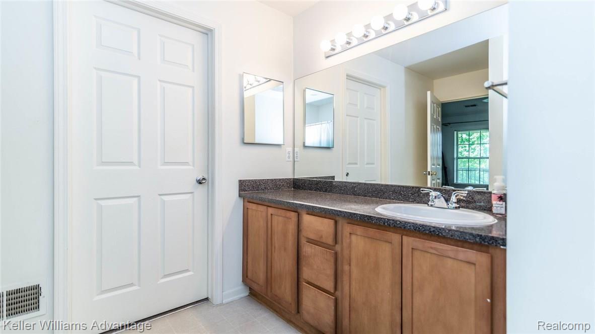 11790 Farmington Road Livonia, MI 48150 - Photo 21 of 32 19_17.jpg