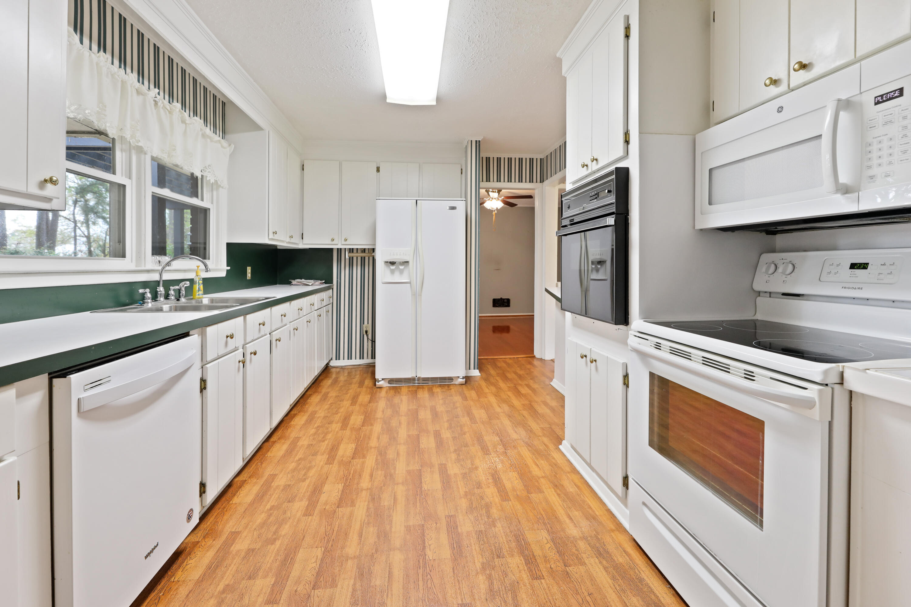 1636 Pinopolis Road Moncks Corner, SC 29461 - Photo 11 of 34 08