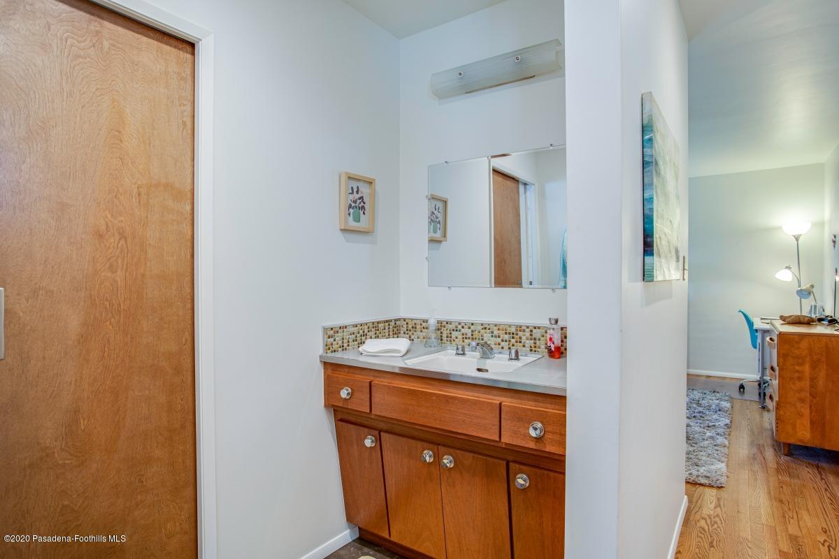 1251 Meadowbrook Road Altadena, CA 91001 - Photo 14 of 29 MLS0015