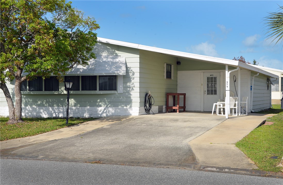 642 Periwinkle Circle Sebastian, FL 32976 - Photo 1 of 36