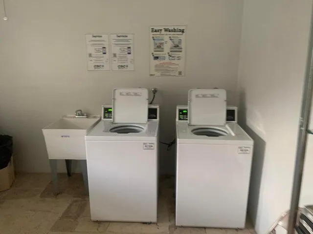 $1,900 | 2936 Lake Shore Drive, Unit 203, Riviera Beach, FL 33404