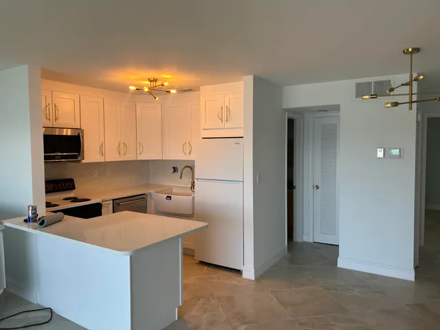 a kitchen that has a lot of cabinets in it