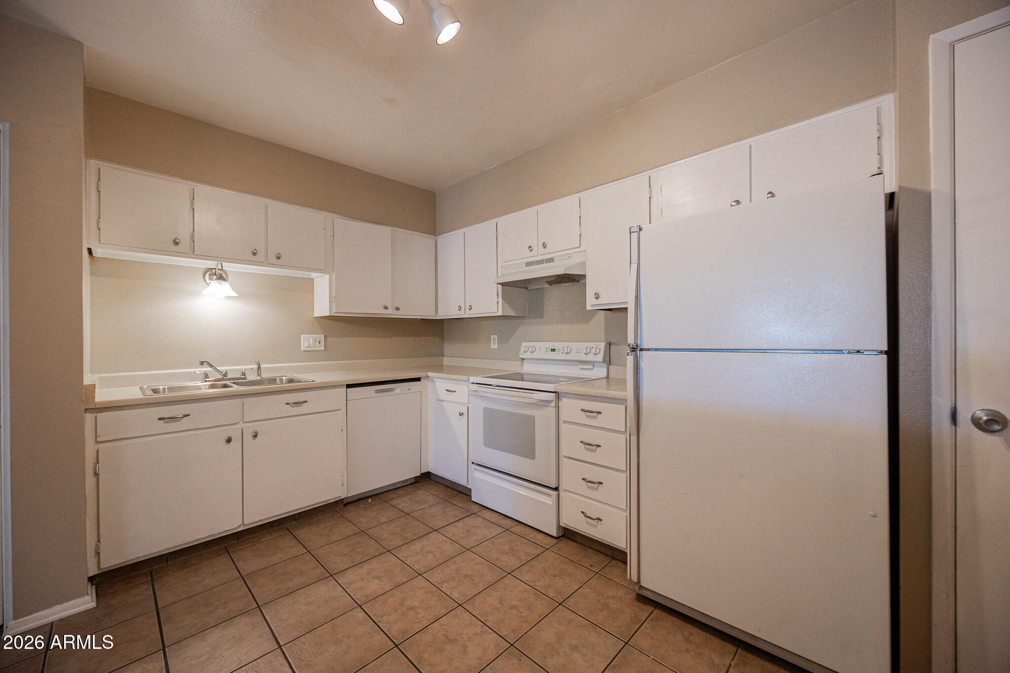 720 South Dobson Road, Unit 10 Mesa, AZ 85202 - Photo 14 of 22 B33A5637