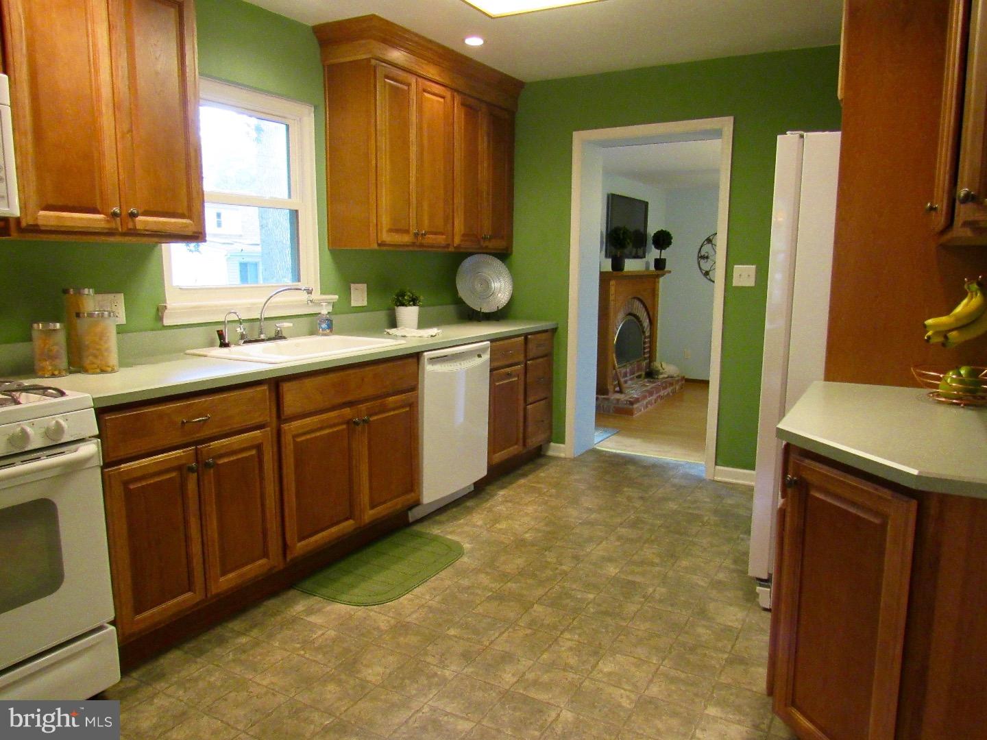 112 Yale Square Swarthmore, PA 19081 - Photo 4 of 21 Kitchen