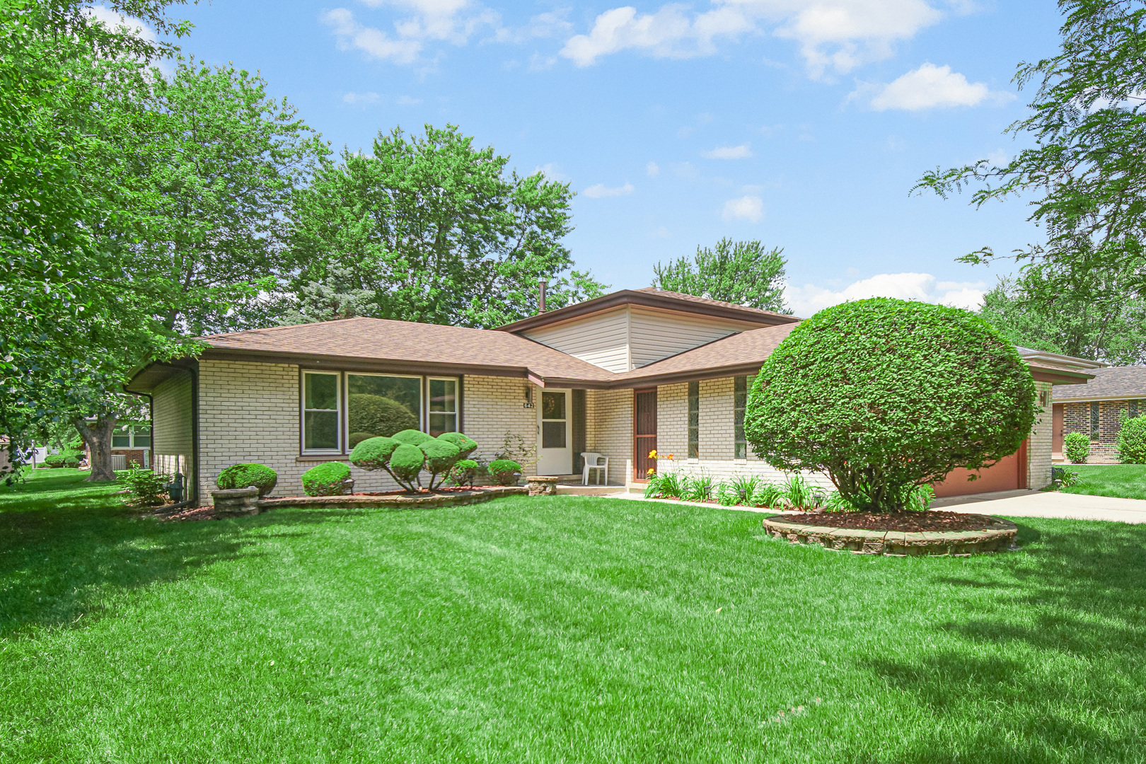 642 Willow Road Matteson, IL 60443 - Photo 2 of 21