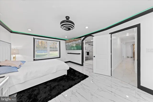 a view of livingroom with furniture