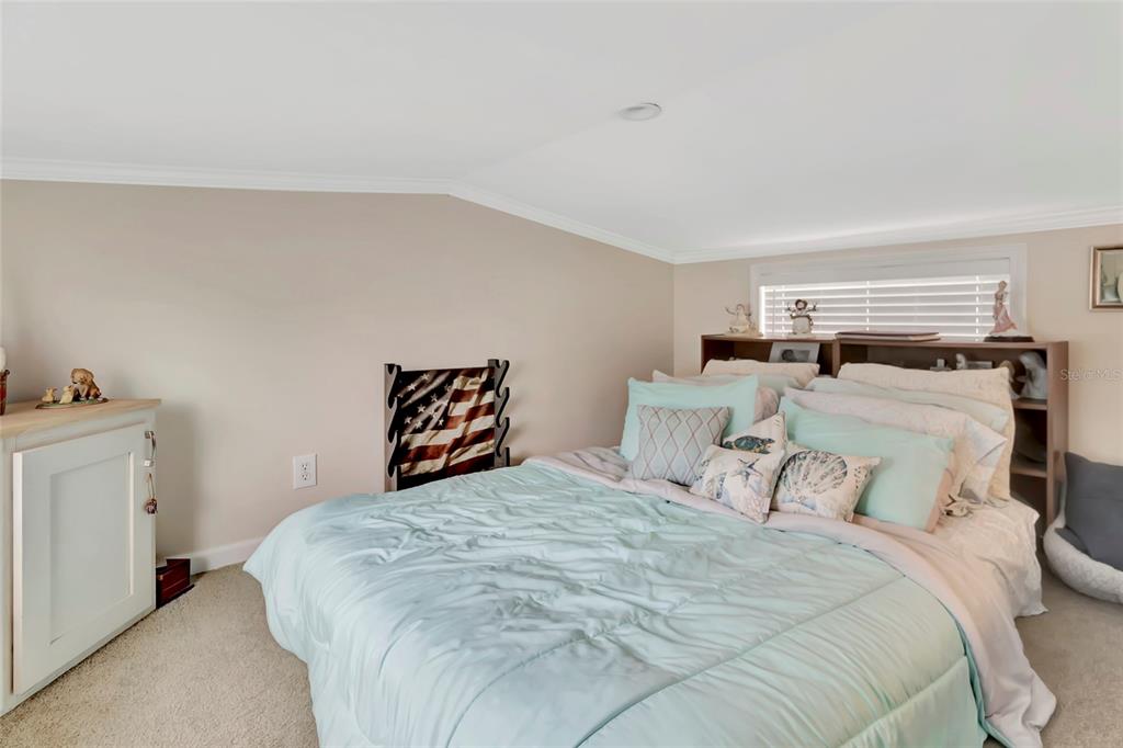 20285 Highway 27, Unit 38 Clermont, FL 34715 - Photo 17 of 33 a bedroom with a bed and a window